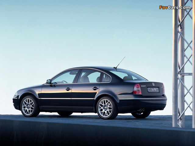 Volkswagen Passat W8 Sedan (B5+) 2002–04 pictures (640 x 480)