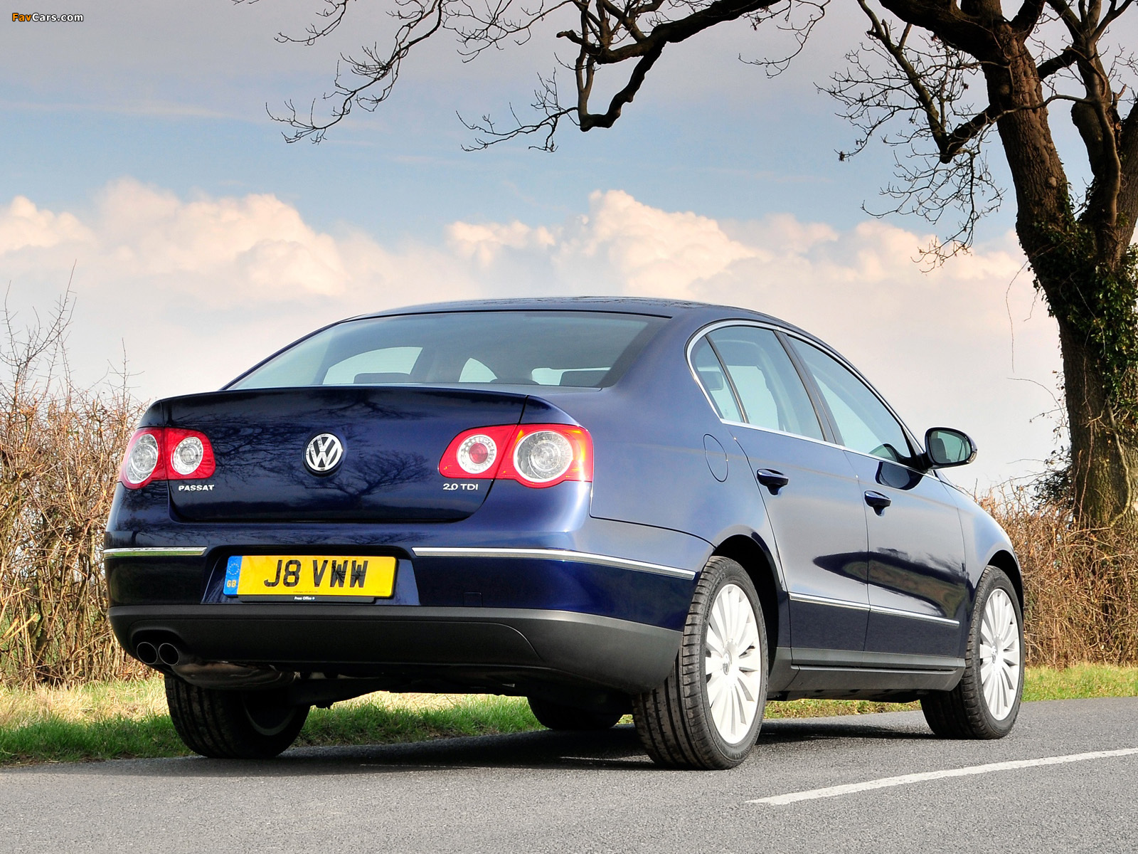 Volkswagen Passat 2.0 TDI Sedan UK-spec (B6) 2005–10 images (1600 x 1200)