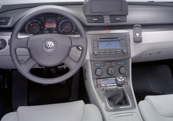 Volkswagen Passat Sedan Taxi (B6) 2005–10 photos