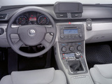 Volkswagen Passat Sedan Taxi (B6) 2005–10 photos