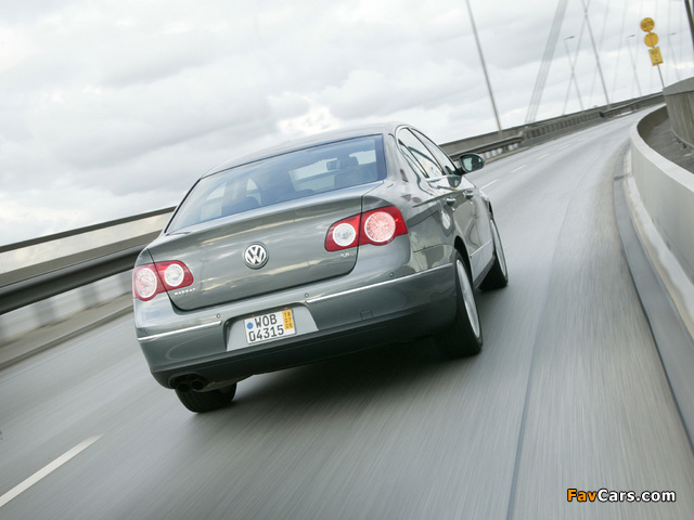 Volkswagen Passat 3.6 4MOTION Sedan US-spec (B6) 2005–10 pictures (640 x 480)