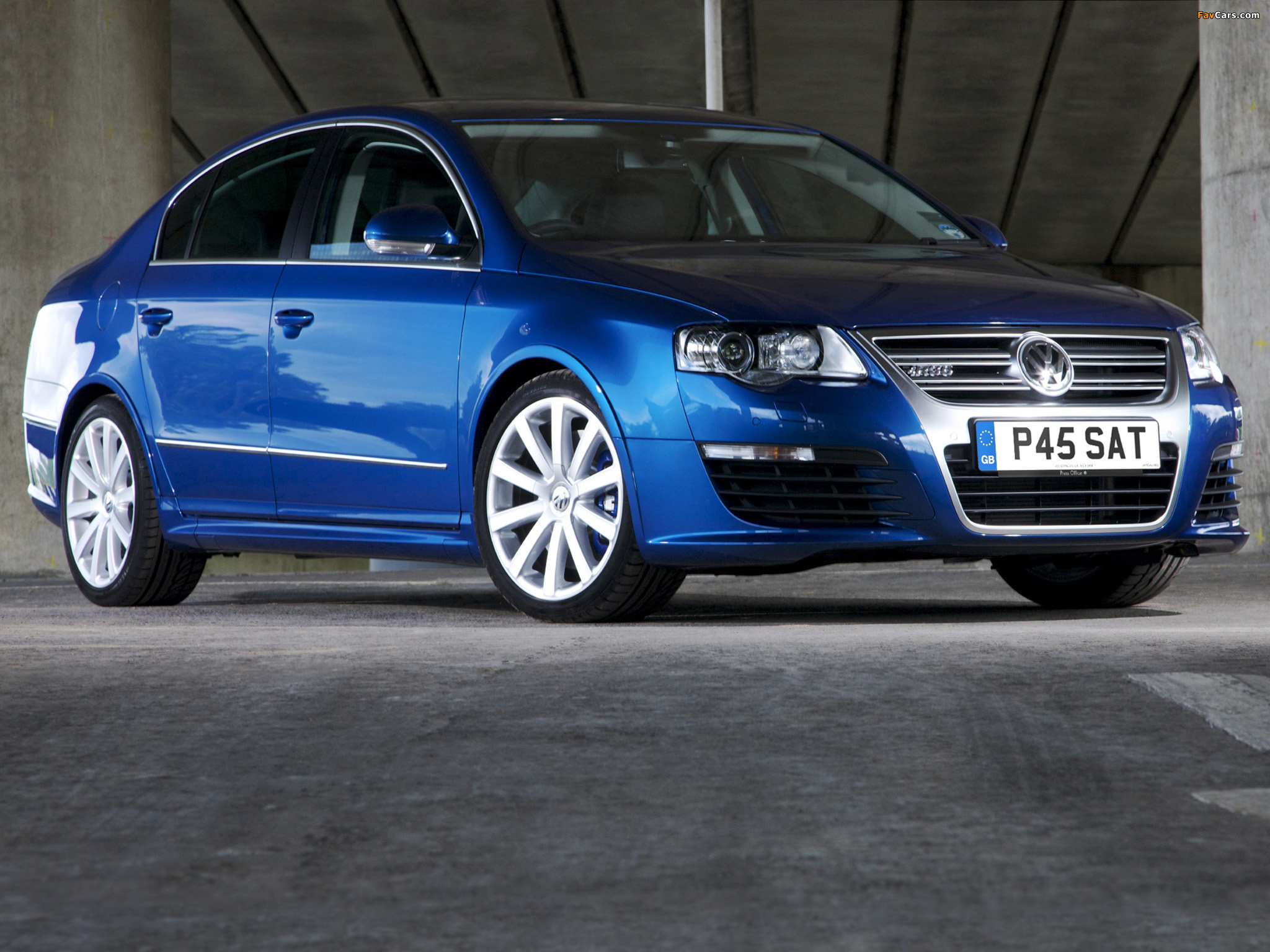 Volkswagen Passat R36 Sedan UK-spec (B6) 2007–10 images (2048 x 1536)