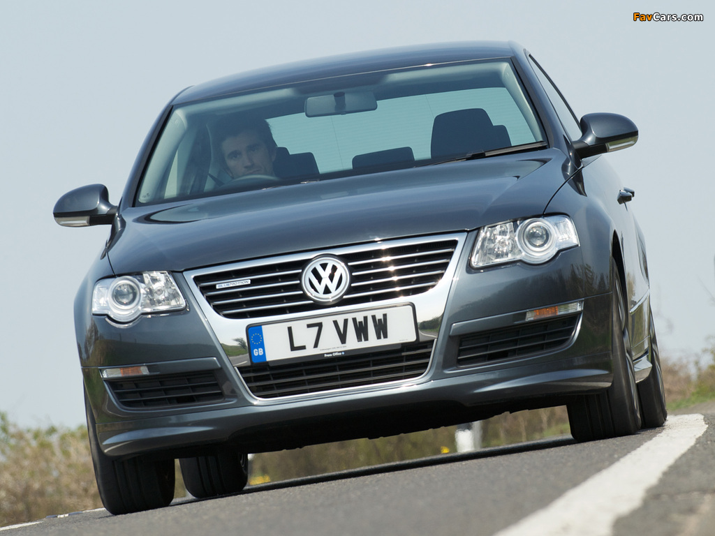 Volkswagen Passat BlueMotion R-Line Sedan UK-spec (B6) 2009–10 images (1024 x 768)