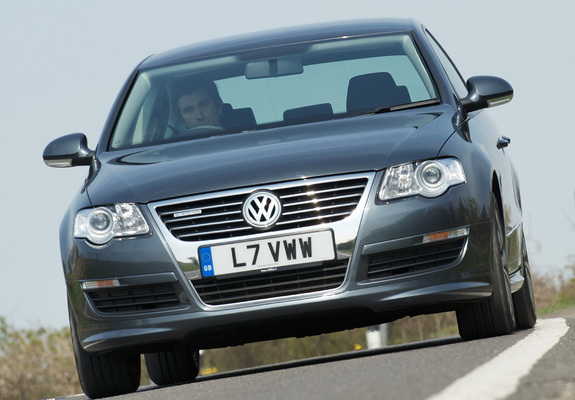 Volkswagen Passat BlueMotion R-Line Sedan UK-spec (B6) 2009–10 images