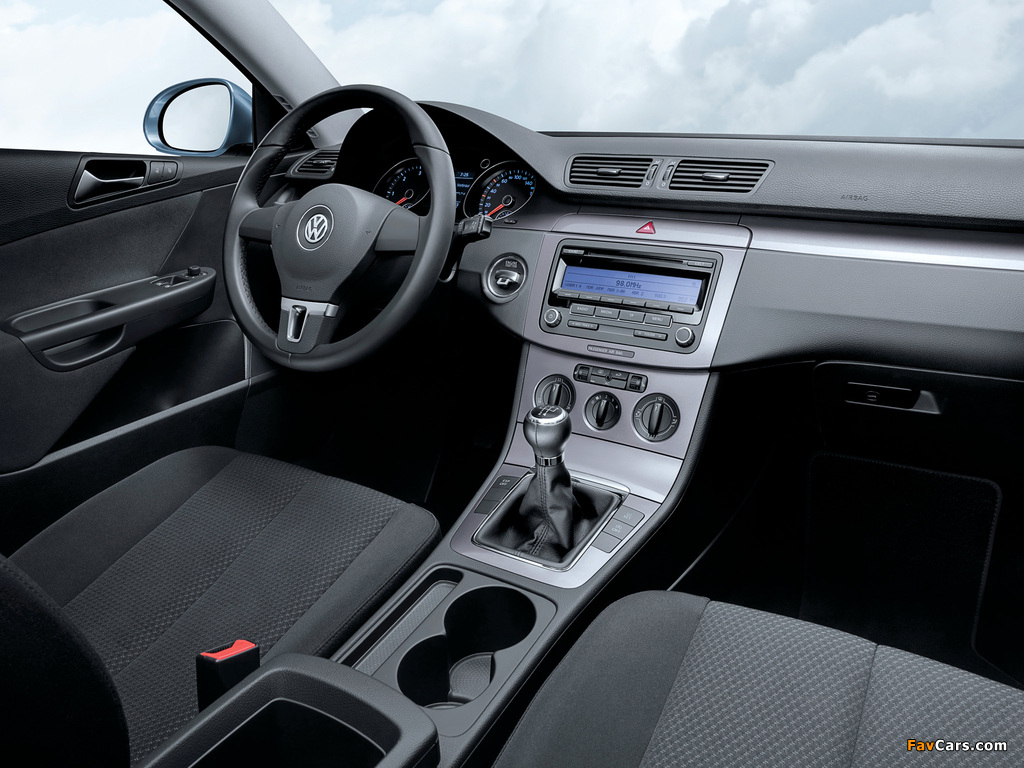 Volkswagen Passat BlueMotion R-Line Sedan (B6) 2009–10 photos (1024 x 768)