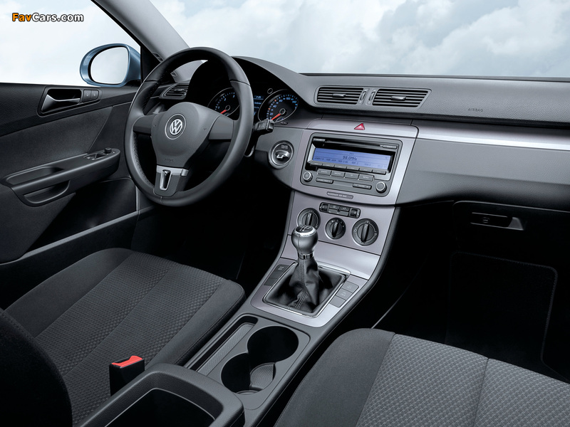 Volkswagen Passat BlueMotion R-Line Sedan (B6) 2009–10 photos (800 x 600)