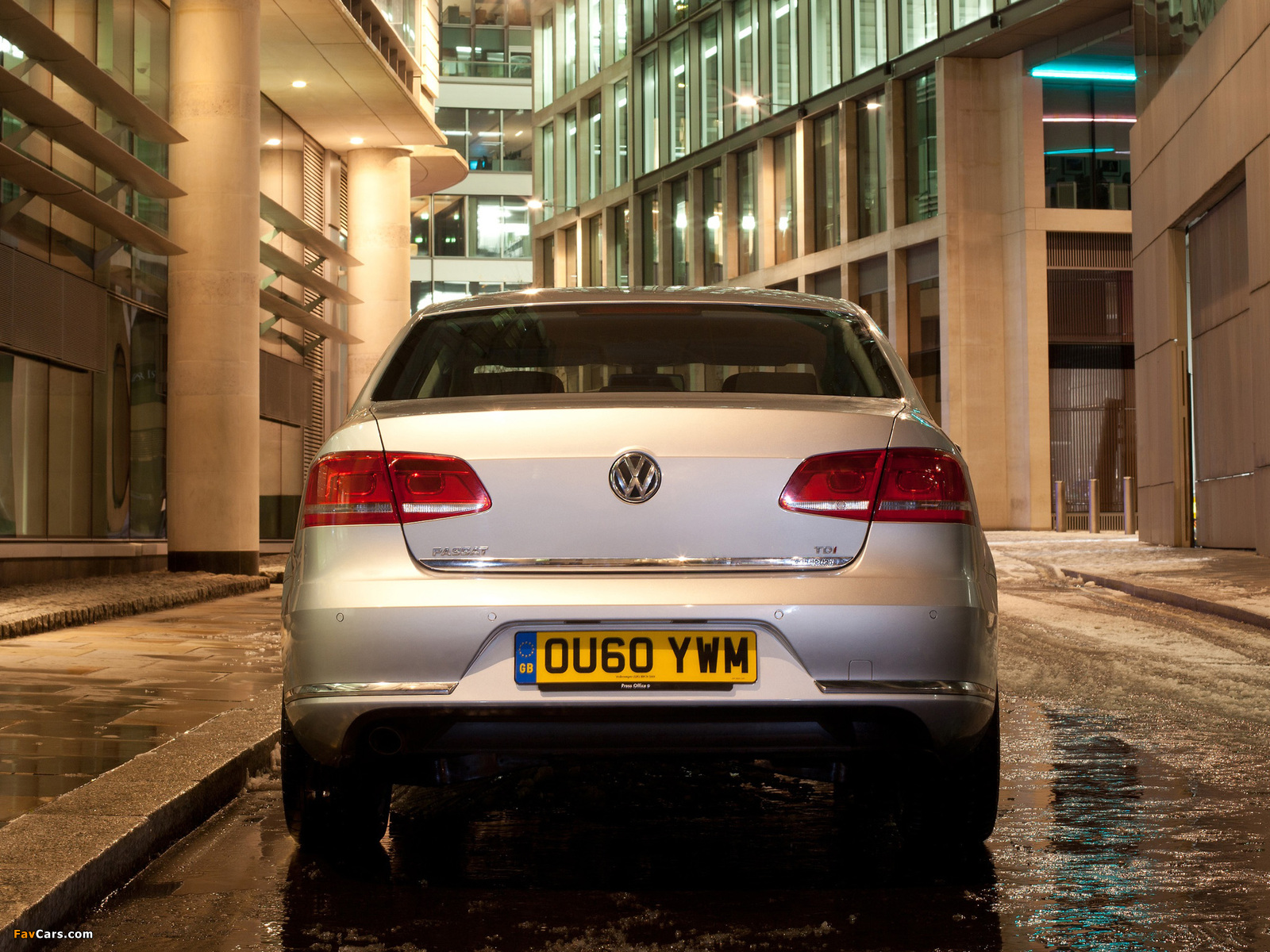 Volkswagen Passat BlueMotion UK-spec (B7) 2010 images (1600 x 1200)