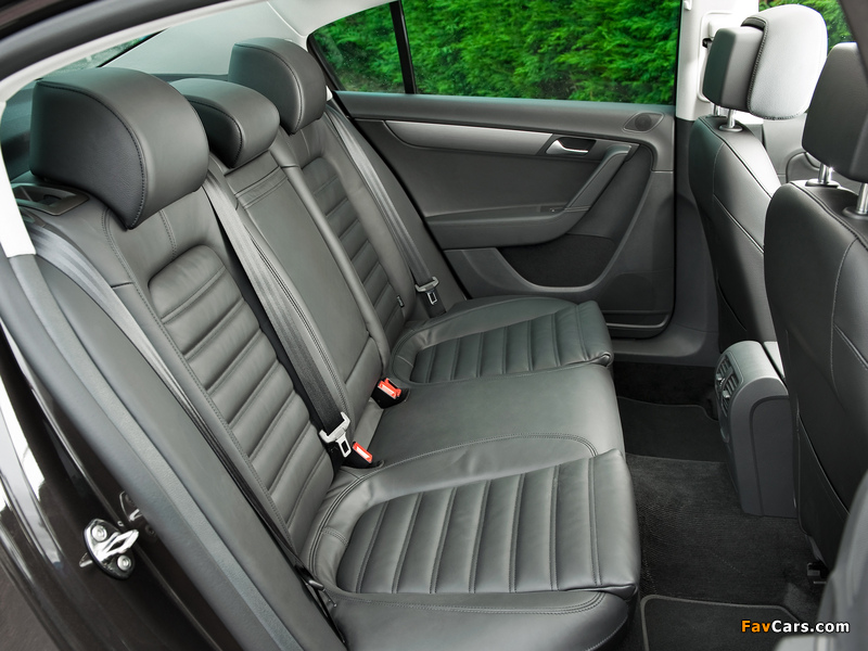 Volkswagen Passat BlueMotion Sport UK-spec (B7) 2010 photos (800 x 600)