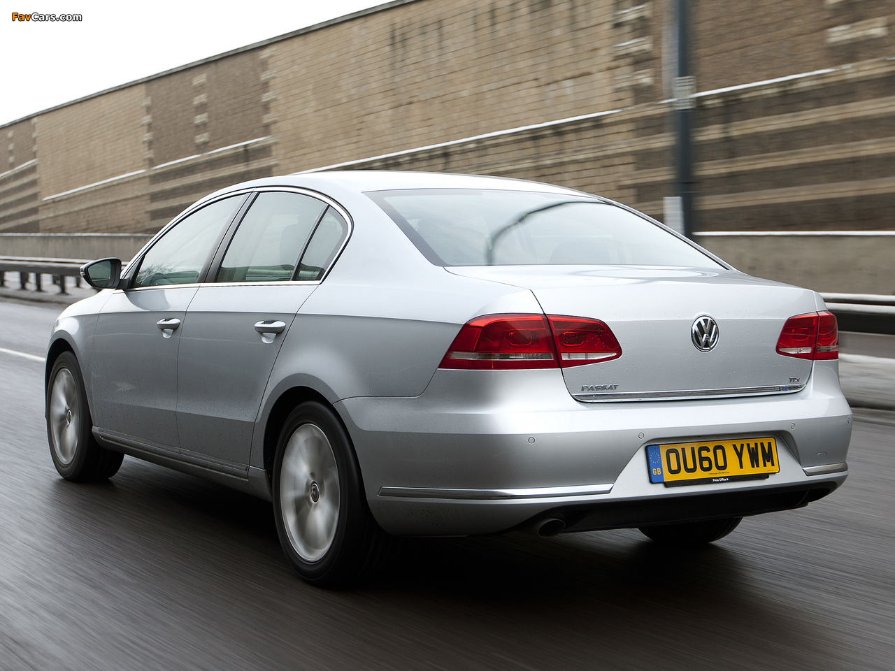 Volkswagen Passat BlueMotion UK-spec (B7) 2010 photos (1280 x 960)