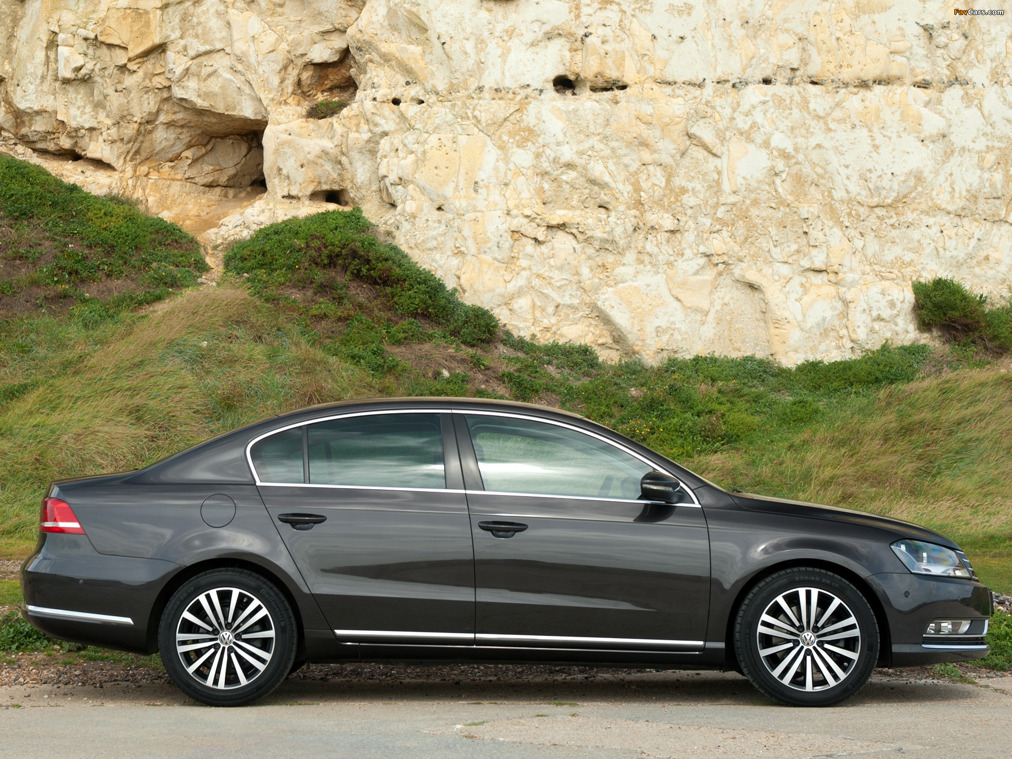 Volkswagen Passat BlueMotion Sport UK-spec (B7) 2010 pictures (2048 x 1536)