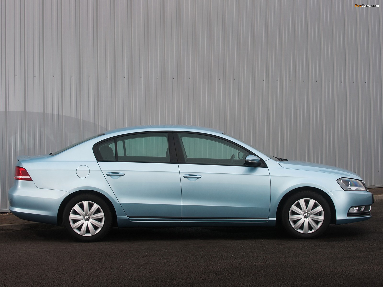 Volkswagen Passat BlueMotion UK-spec (B7) 2010 pictures (1600 x 1200)