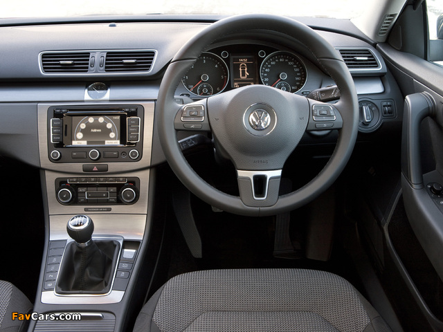 Volkswagen Passat BlueMotion Variant UK-spec (B7) 2010 pictures (640 x 480)