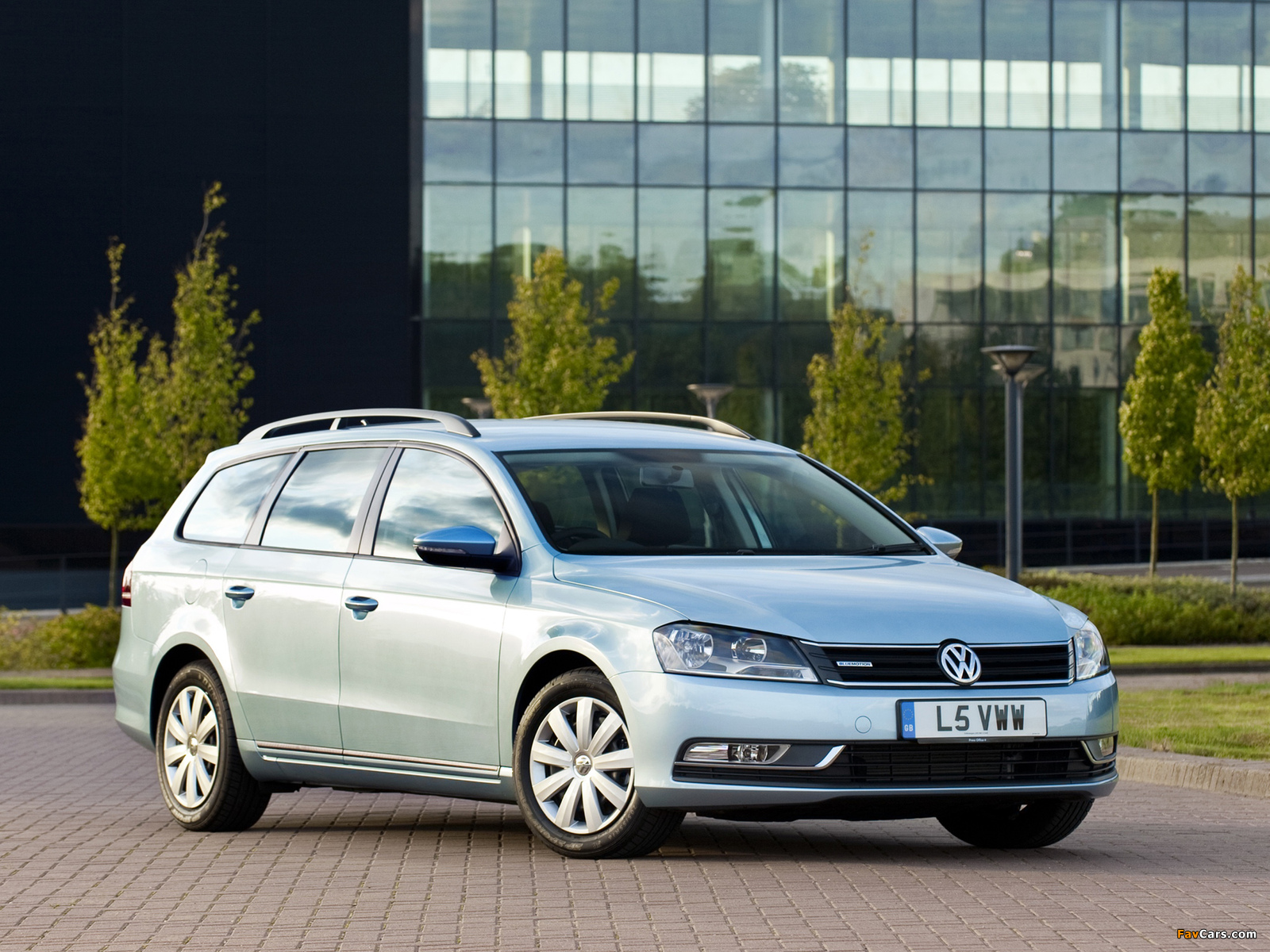 Volkswagen Passat BlueMotion Variant UK-spec (B7) 2010 wallpapers (1600 x 1200)