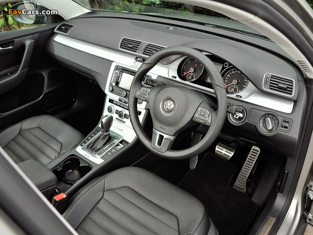 Volkswagen Passat Alltrack UK-spec (B7) 2012 photos (640 x 480)