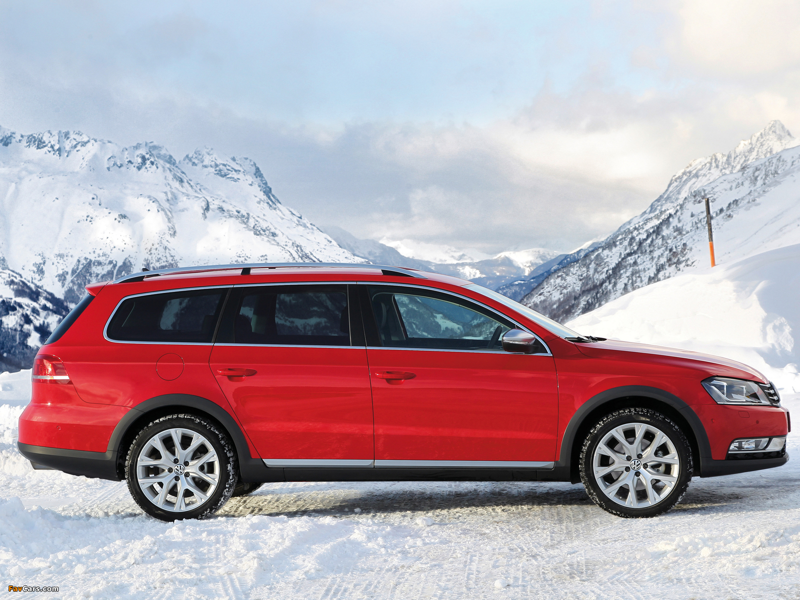 Volkswagen Passat Alltrack (B7) 2012 wallpapers (1600 x 1200)