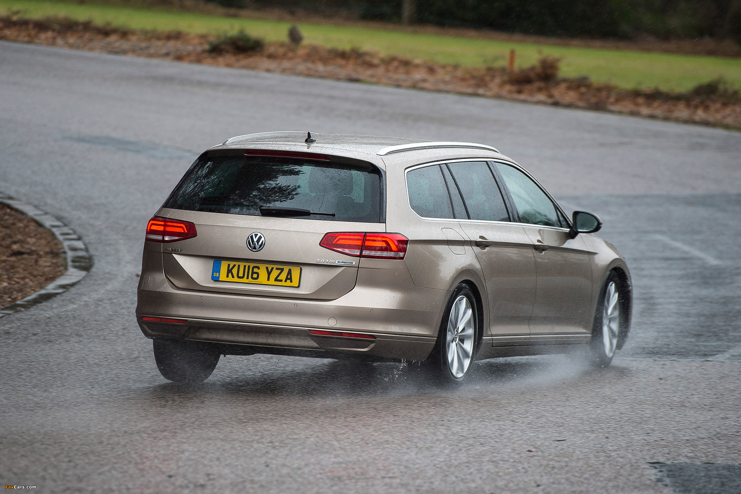 Volkswagen Passat Estate BlueMotion UK-spec (B8) 2015 photos (2400 x 1600)