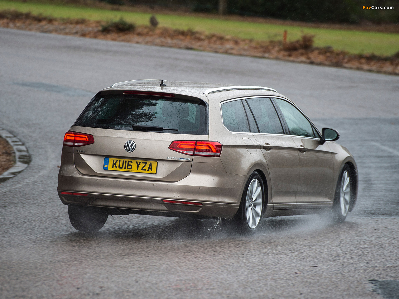 Volkswagen Passat Estate BlueMotion UK-spec (B8) 2015 photos (1280 x 960)