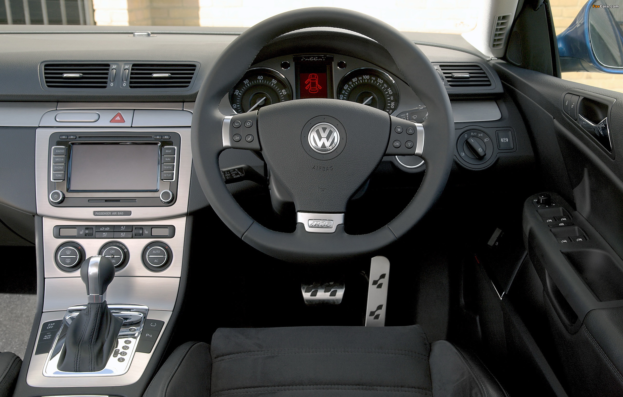 Volkswagen Passat R36 Estate UK-spec (B6) 2007–10 wallpapers (2400 x 1530)