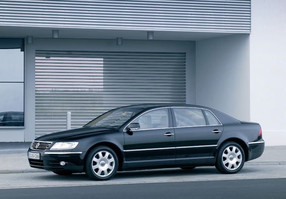Images of Volkswagen Phaeton Long 2002–07
