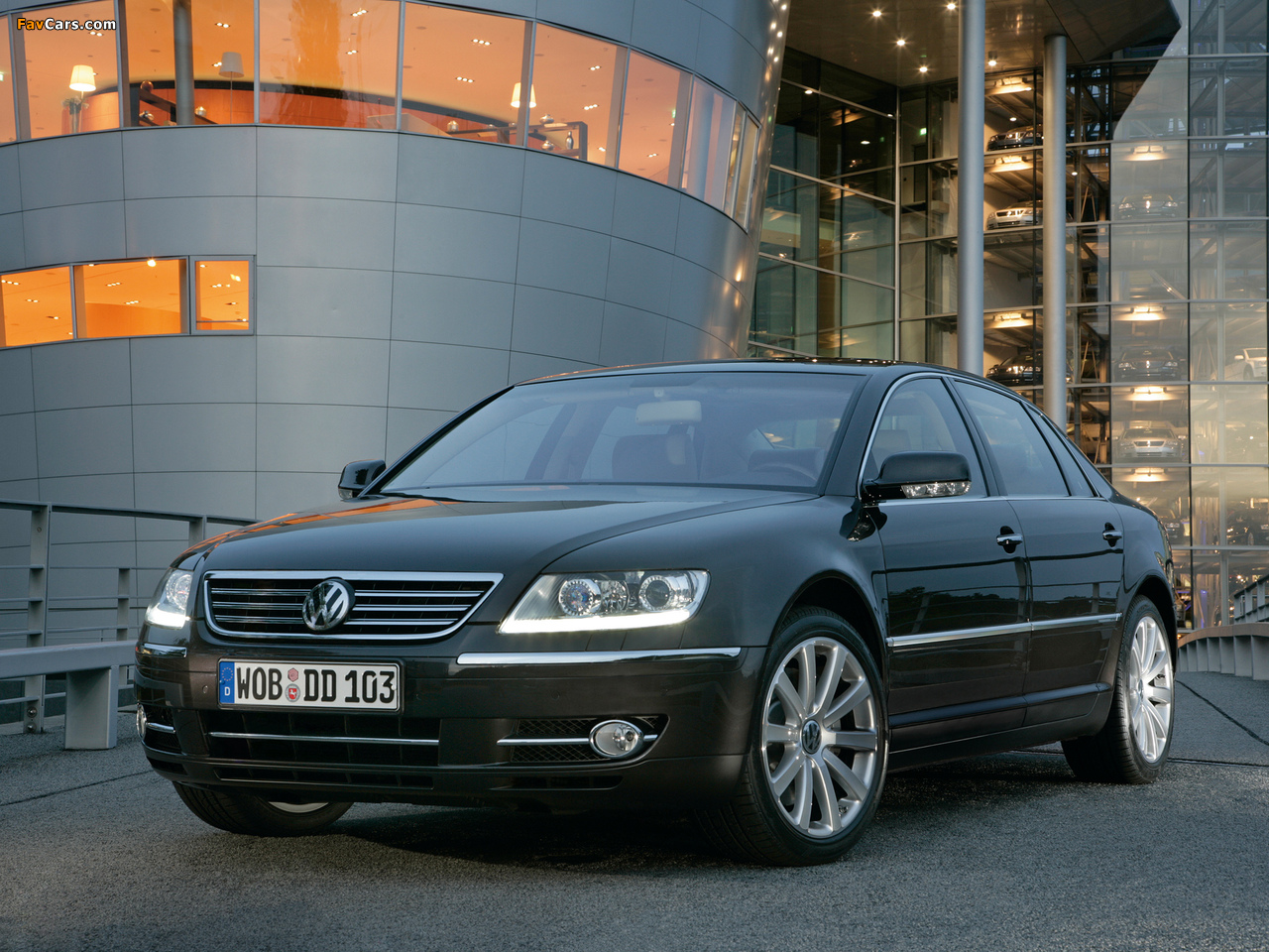 Images of Volkswagen Phaeton V8 2007–10 (1280 x 960)