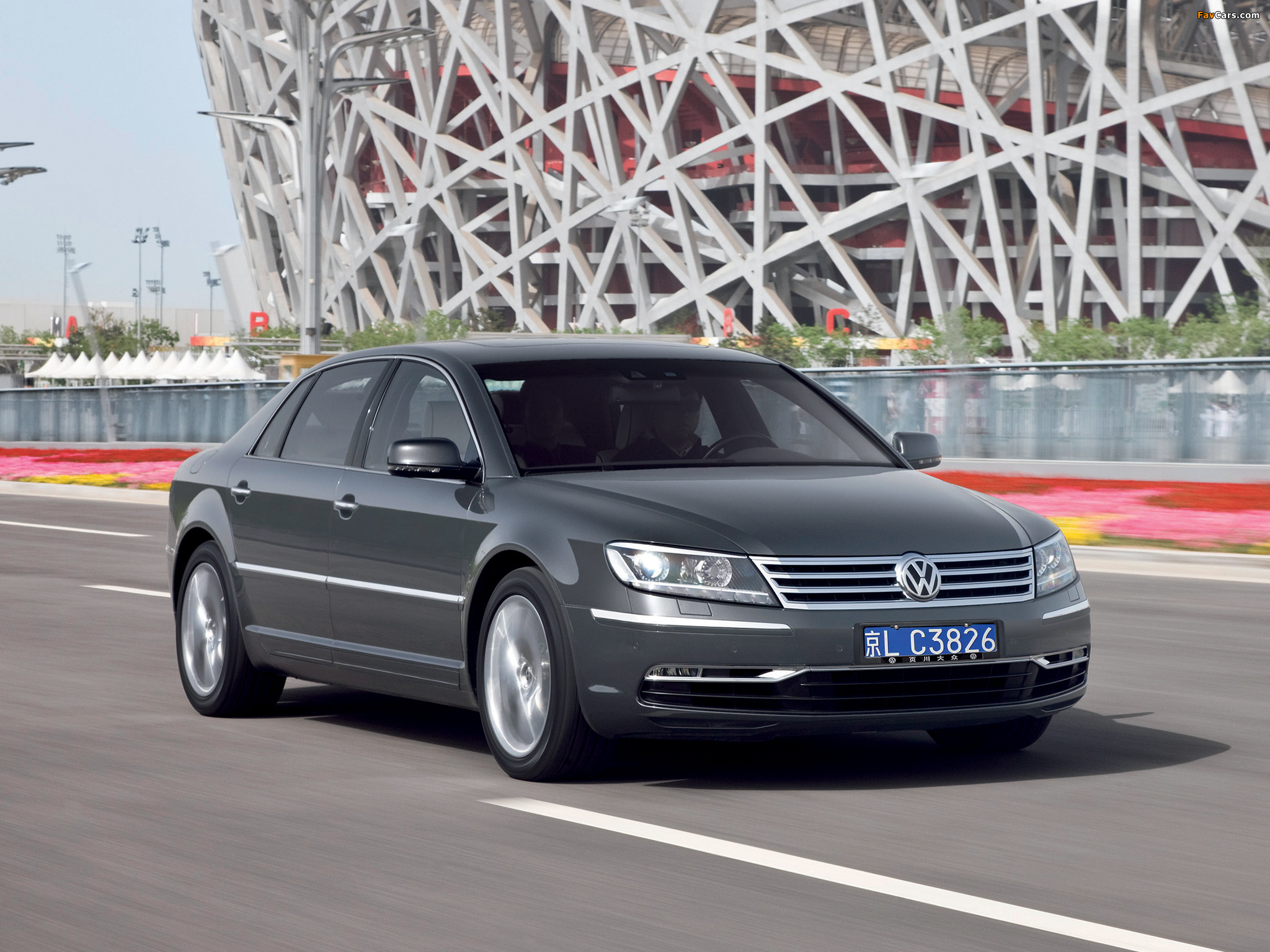 Images of Volkswagen Phaeton W12 2010 (2048 x 1536)