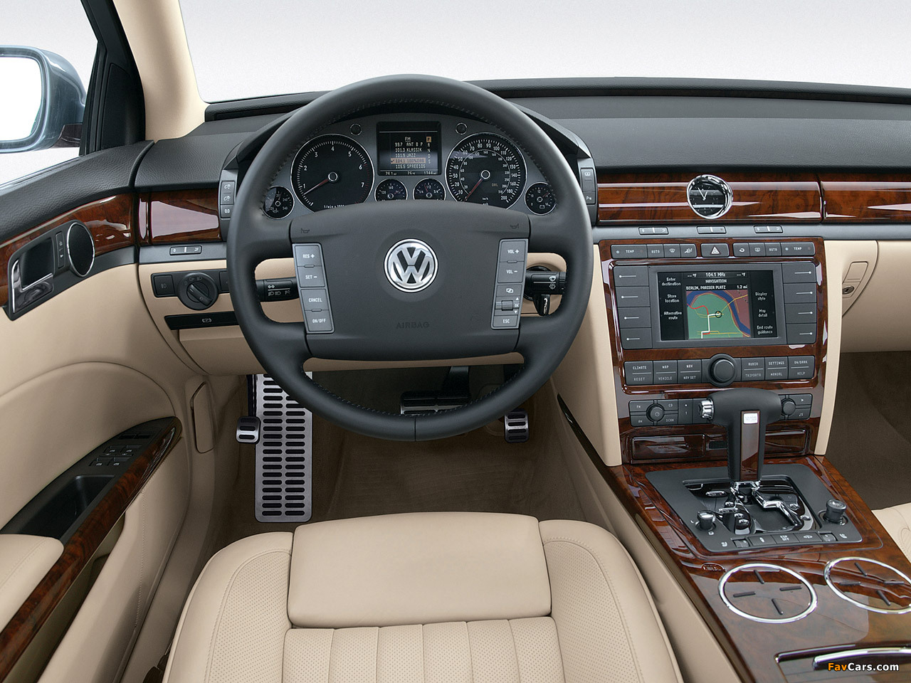 Photos of Volkswagen Phaeton V10 TDI 2002–07 (1280 x 960)