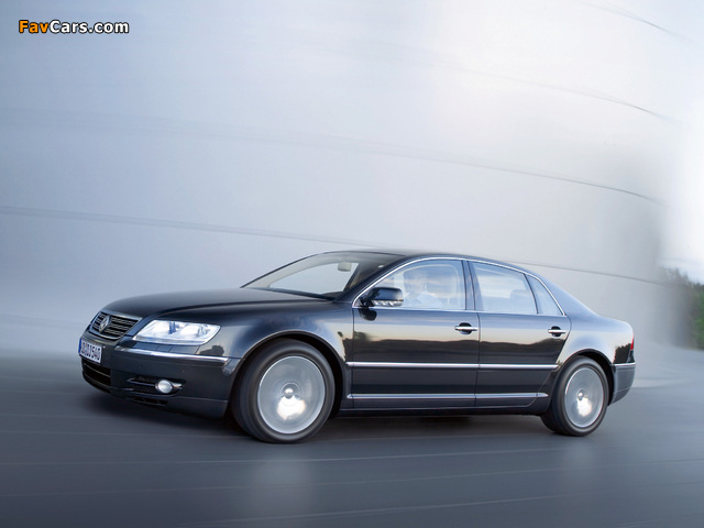 Photos of Volkswagen Phaeton V6 TDI 2002–07 (640 x 480)