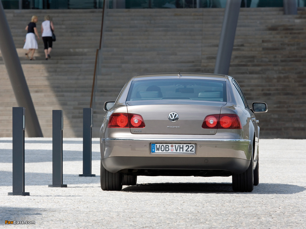 Photos of Volkswagen Phaeton V6 TDI 2007–10 (1024 x 768)
