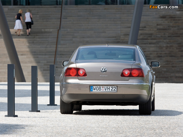 Photos of Volkswagen Phaeton V6 TDI 2007–10 (640 x 480)