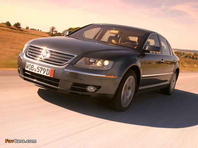 Volkswagen Phaeton W12 US-spec 2002–07 photos (640 x 480)