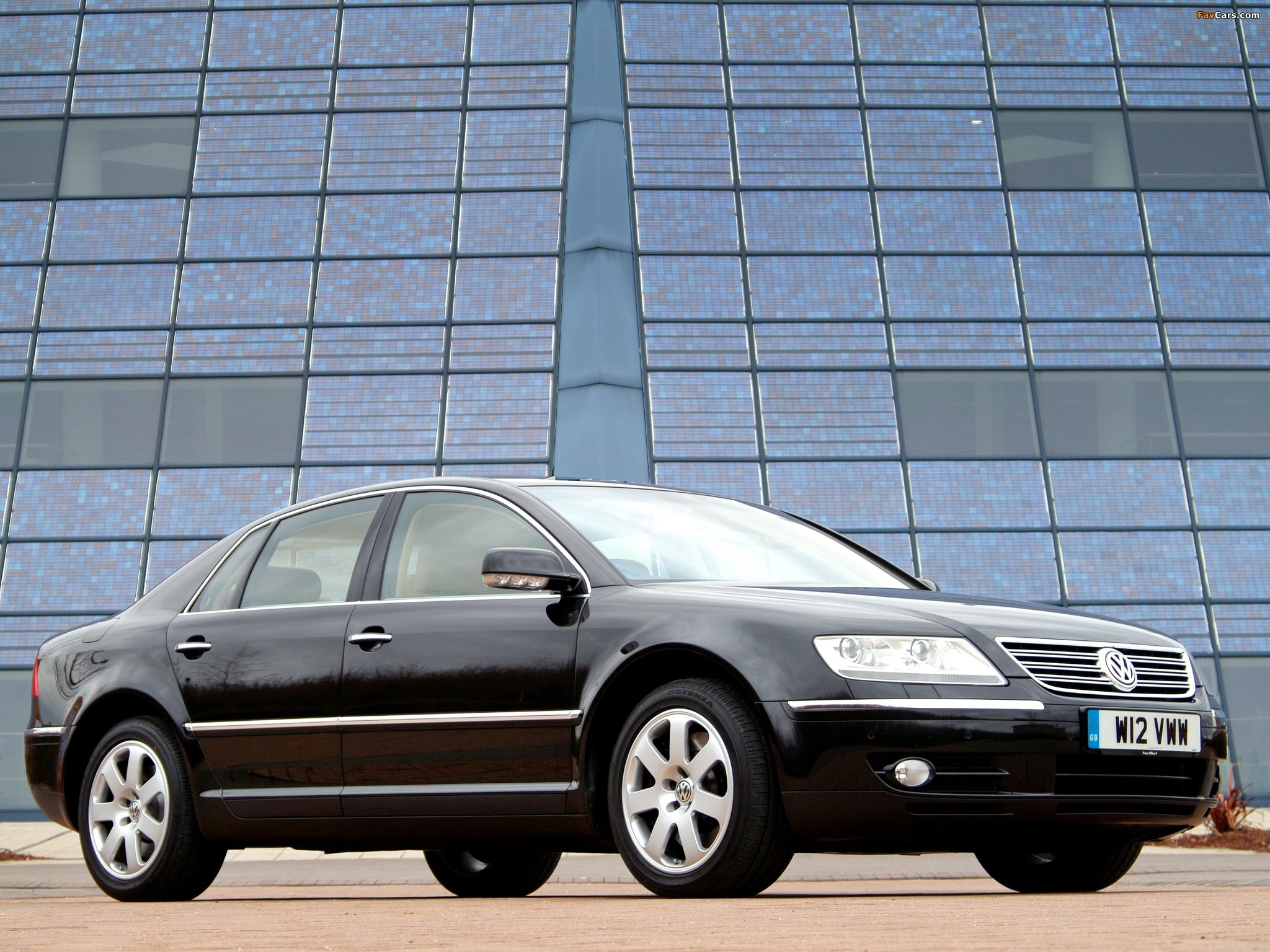 Volkswagen Phaeton W12 UK-spec 2002–07 photos (2048 x 1536)