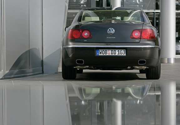 Volkswagen Phaeton V8 2007–10 images