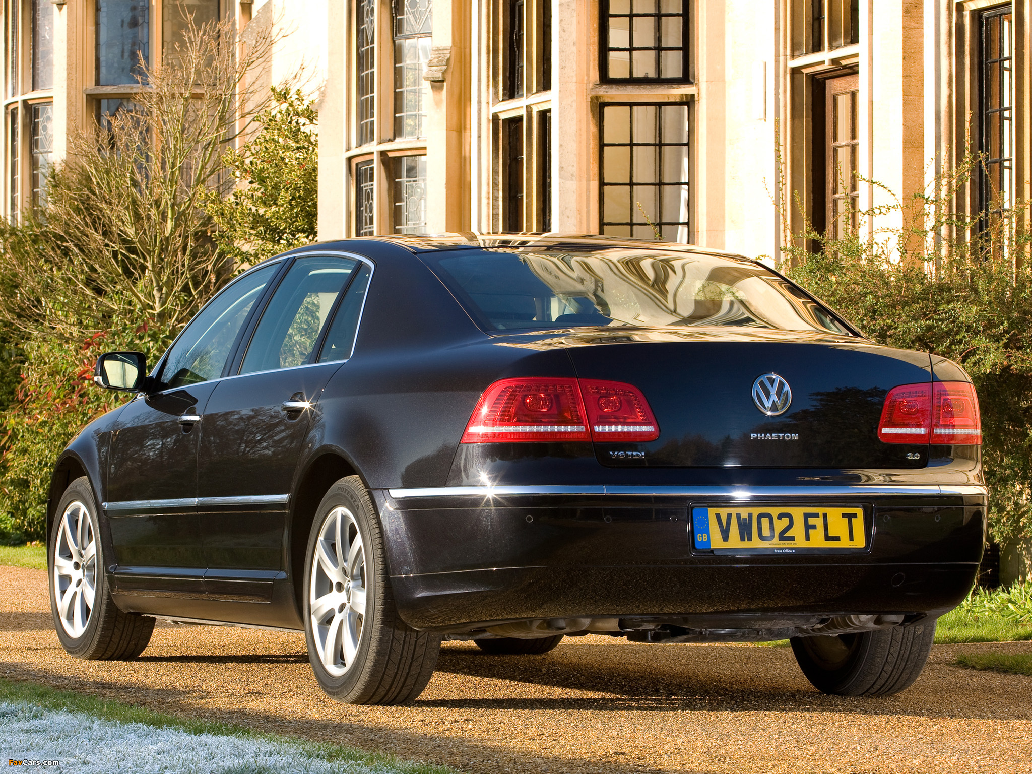 Volkswagen Phaeton V6 TDI UK-spec 2010 images (2048 x 1536)