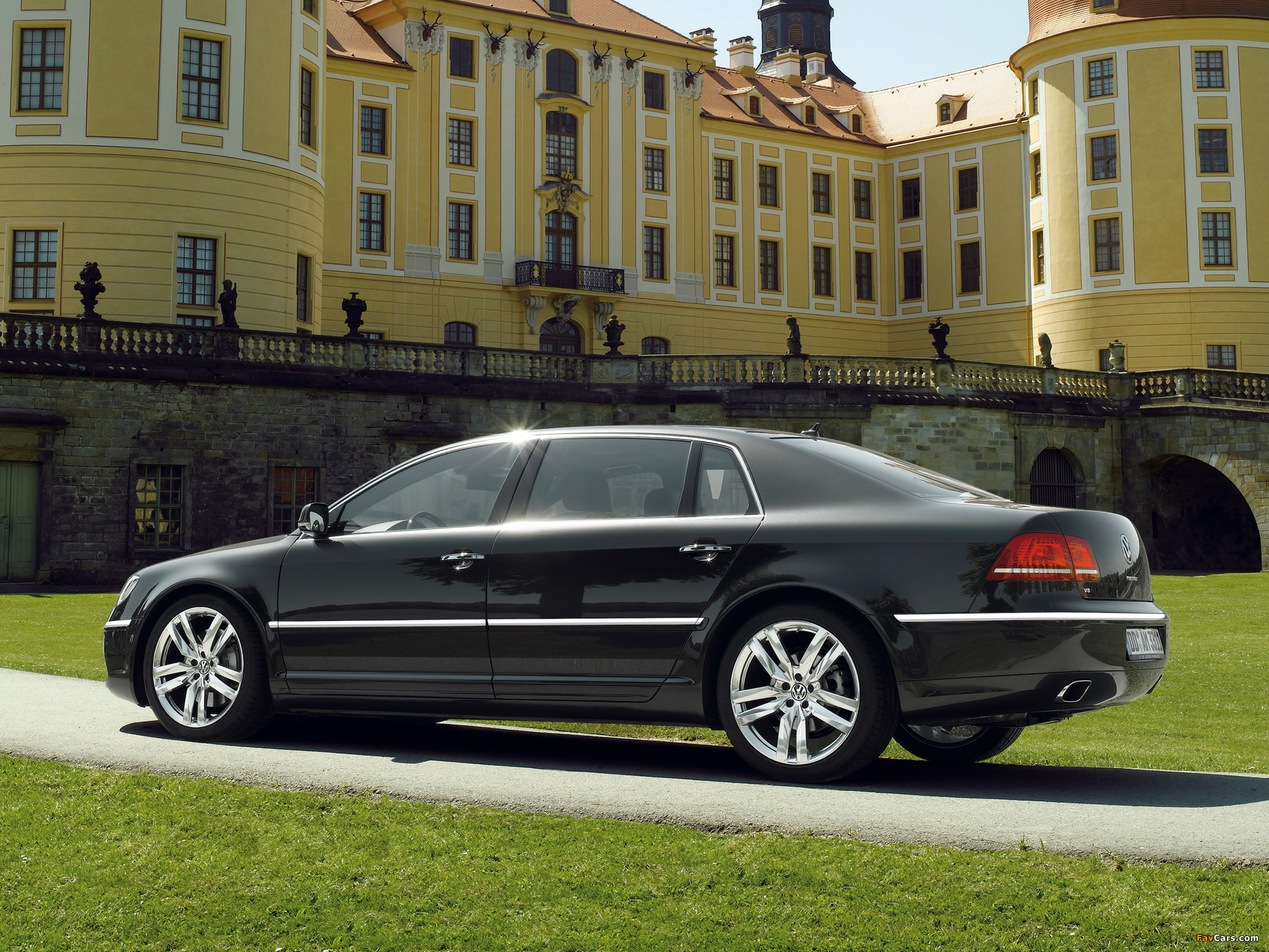 Volkswagen Phaeton V8 Long 2010 photos (2048 x 1536)