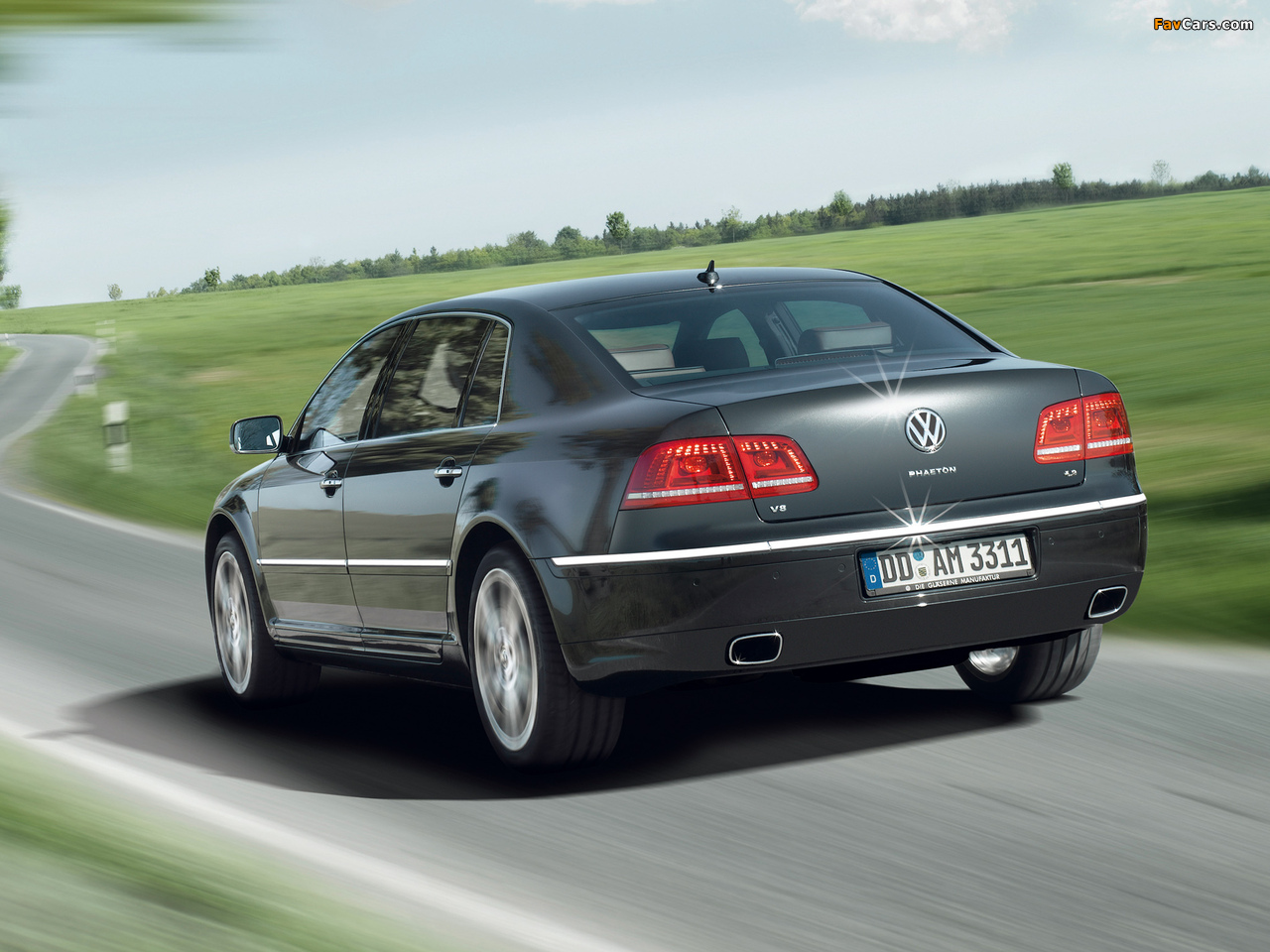 Volkswagen Phaeton V8 Long 2010 pictures (1280 x 960)