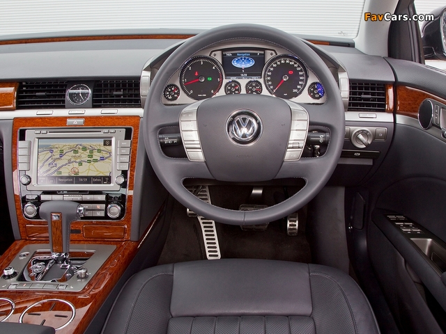 Volkswagen Phaeton V6 TDI UK-spec 2010 pictures (640 x 480)