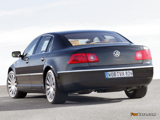 Volkswagen Phaeton V6 TDI 2002–07 wallpapers (640 x 480)