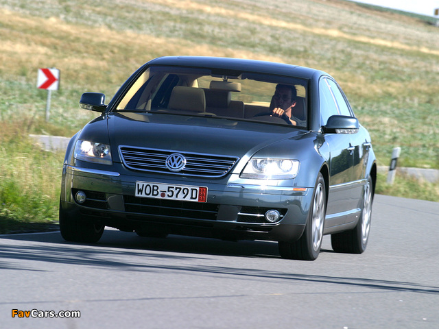 Volkswagen Phaeton W12 US-spec 2002–07 wallpapers (640 x 480)