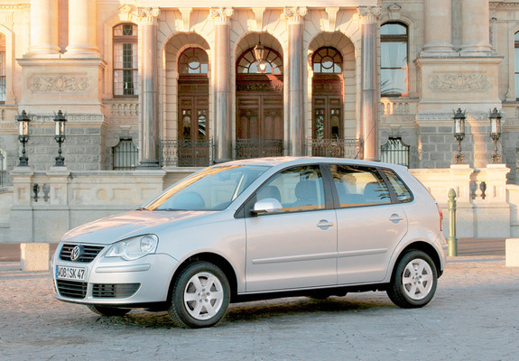 Images of Volkswagen Polo 5-door (Typ 9N3) 2005–09