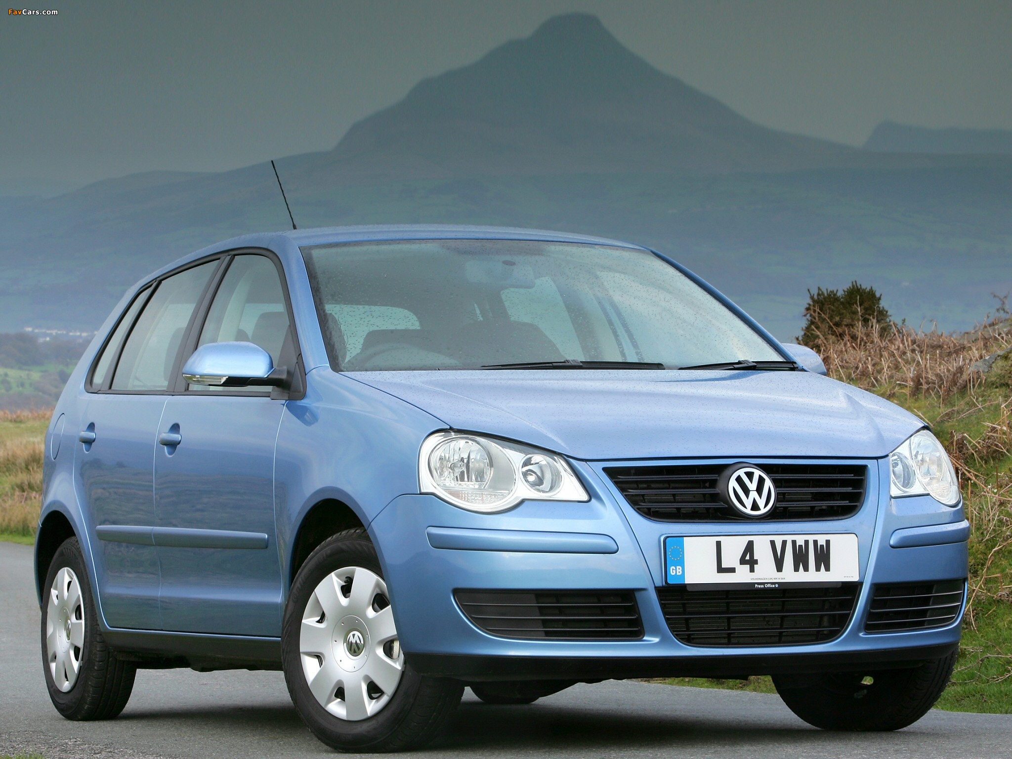 Images of Volkswagen Polo 5-door UK-spec (Typ 9N3) 2005–09 (2048 x 1536)