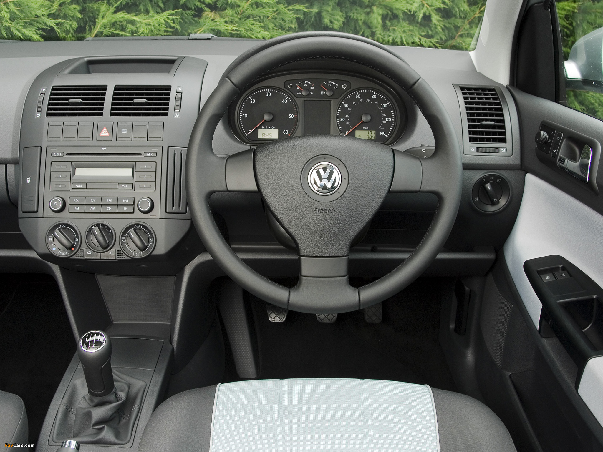 Images of Volkswagen Polo BlueMotion UK-spec (Typ 9N3) 2006–09 (2048 x 1536)