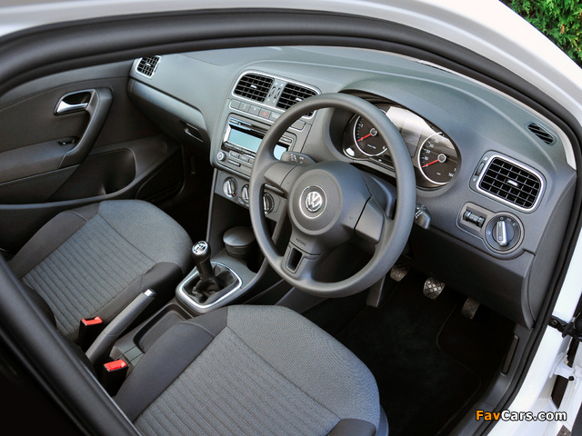 Images of Volkswagen Polo 5-door UK-spec (Typ 6R) 2009 (640 x 480)