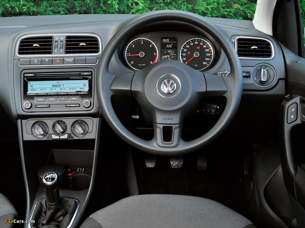 Images of Volkswagen Polo 5-door UK-spec (Typ 6R) 2009 (1024 x 768)