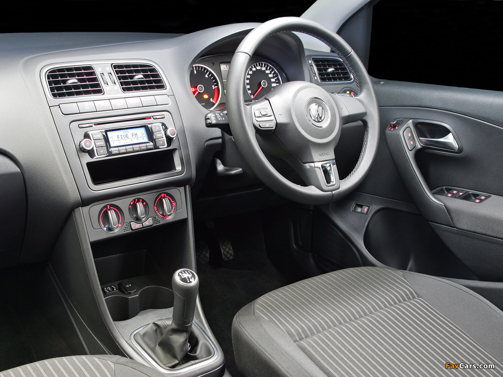 Images of Volkswagen Polo Sedan ZA-spec (V) 2010 (1024 x 768)