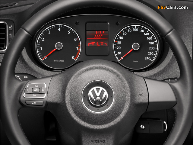 Images of Volkswagen Polo Sedan (V) 2010 (640 x 480)