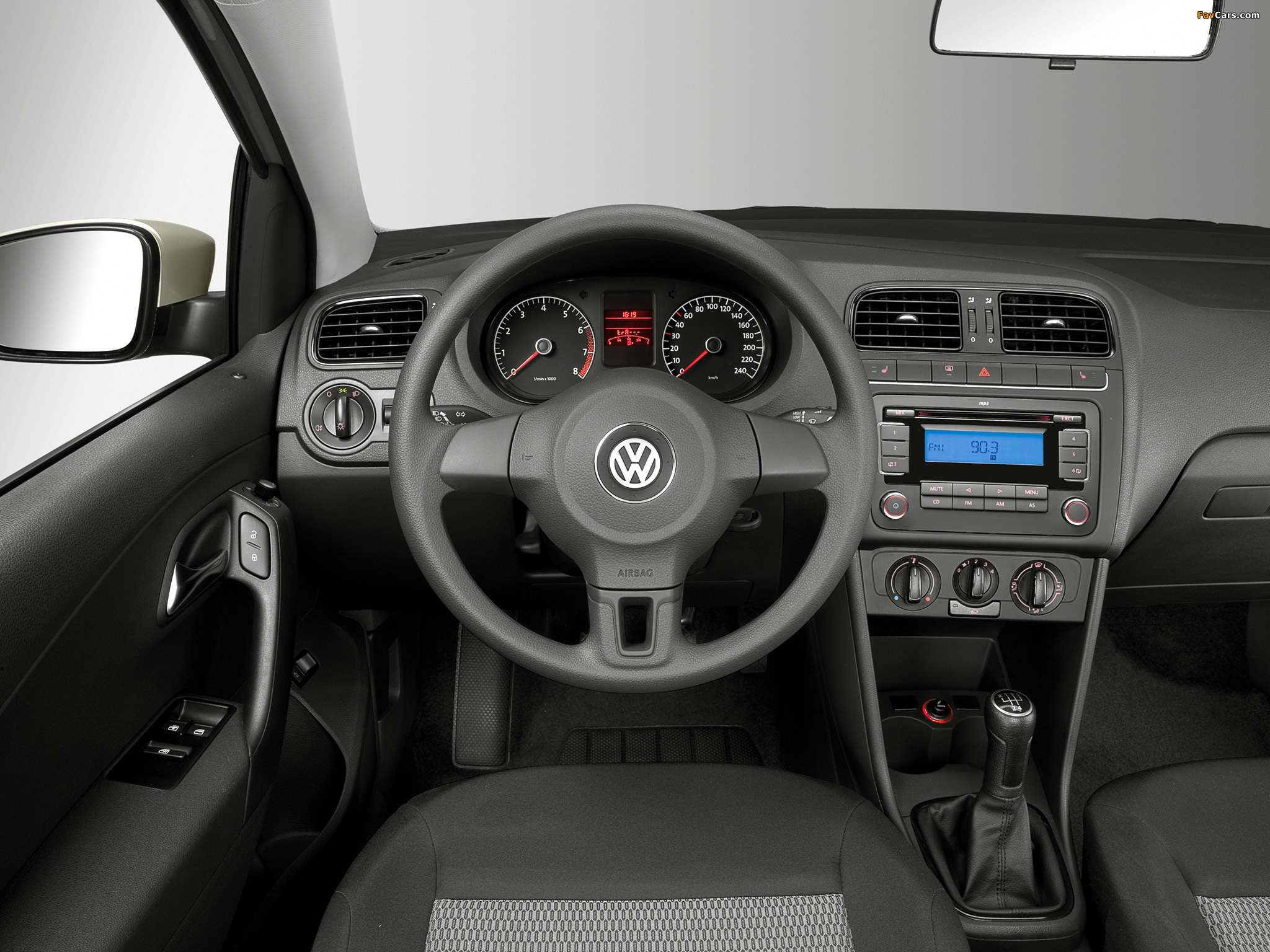 Images of Volkswagen Polo Sedan (V) 2010 (2048 x 1536)