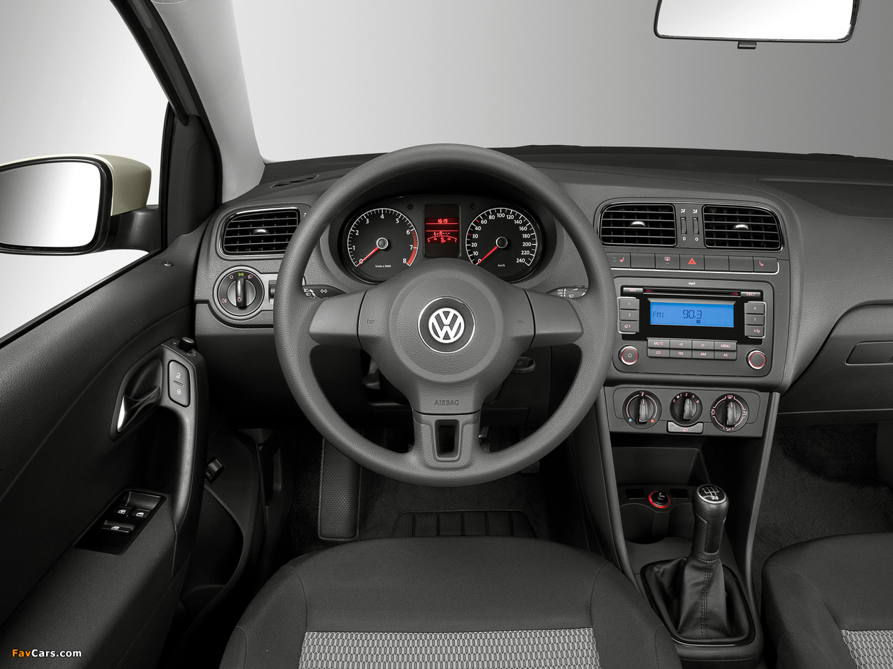 Images of Volkswagen Polo Sedan (V) 2010 (1280 x 960)