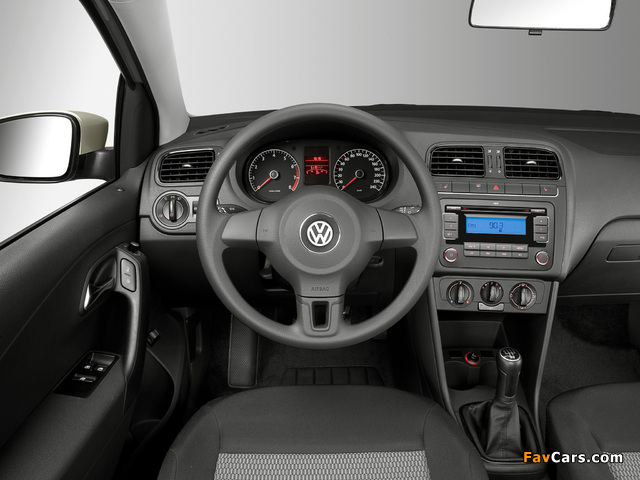 Images of Volkswagen Polo Sedan (V) 2010 (640 x 480)