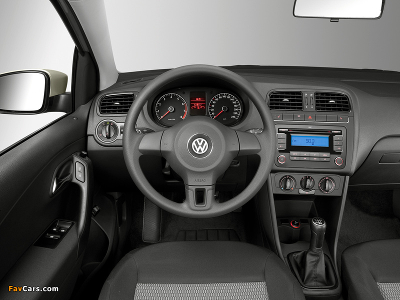 Images of Volkswagen Polo Sedan (V) 2010 (800 x 600)