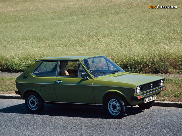 Photos of Volkswagen Polo (I) 1975–79 (640 x 480)